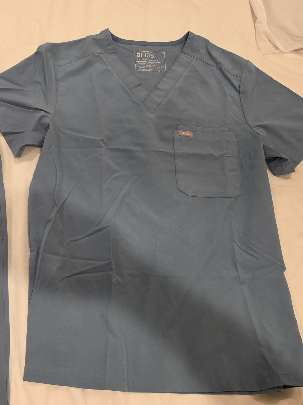 FIGS Men's V-Neck Scrub Top And Jogger Pants